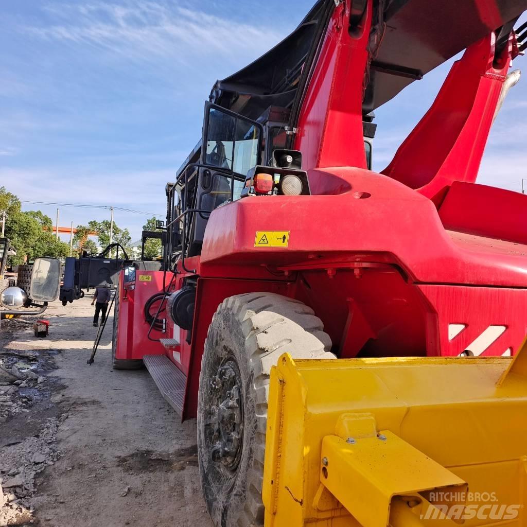 Kalmar DRT 450 リーチスタッカー