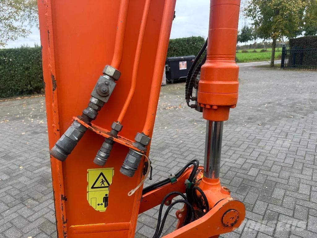 JCB JS145W ホイール式油圧ショベル（パワーショベル・ユンボ・バックホー）