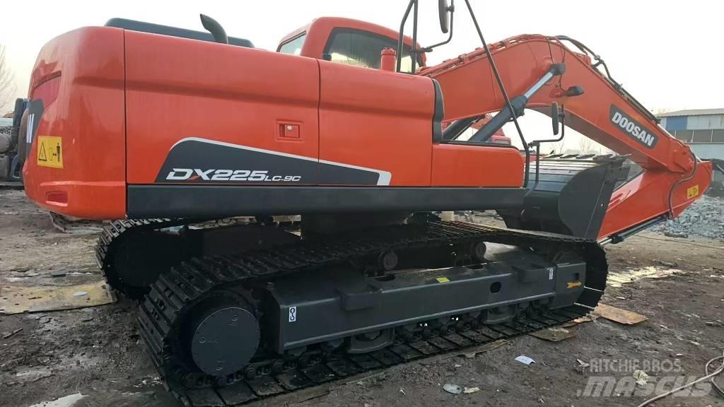 Doosan DX 225 LC 大型油圧ショベル12t以上（パワーショベル・ユンボ）