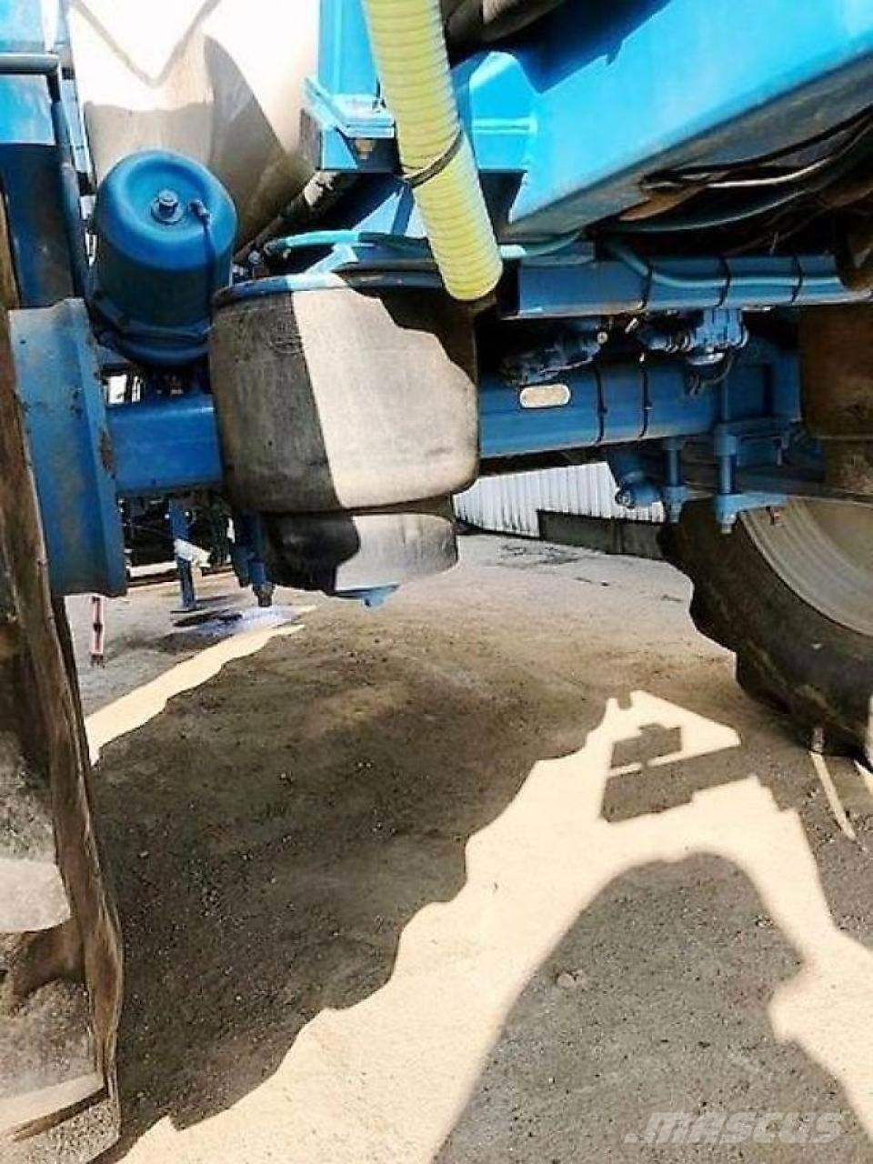 Agrio MAMUT 6036 牽引型スプレイヤー