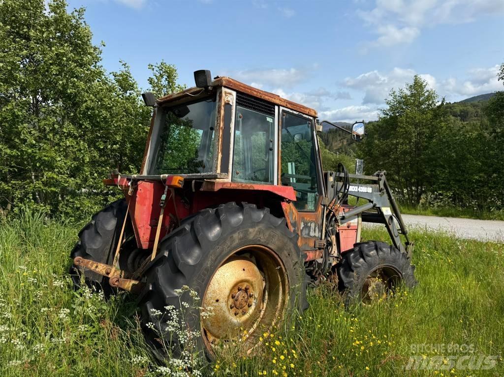 Massey Ferguson 675 トラクター