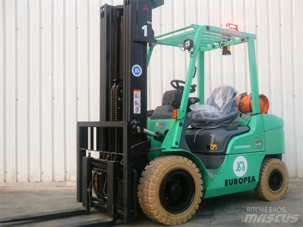 Mitsubishi FG30NTD LPGフォークリフト