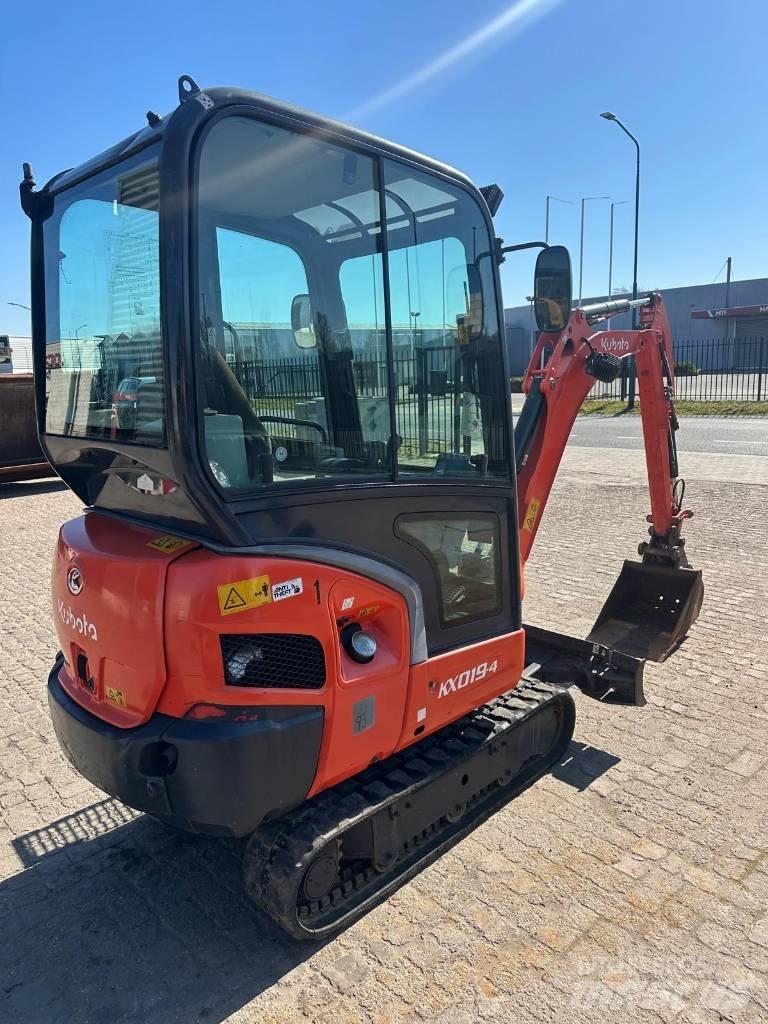 Kubota KX 019-4 ミニ油圧ショベル 7t以下（ミニユンボ・ミニディガー）