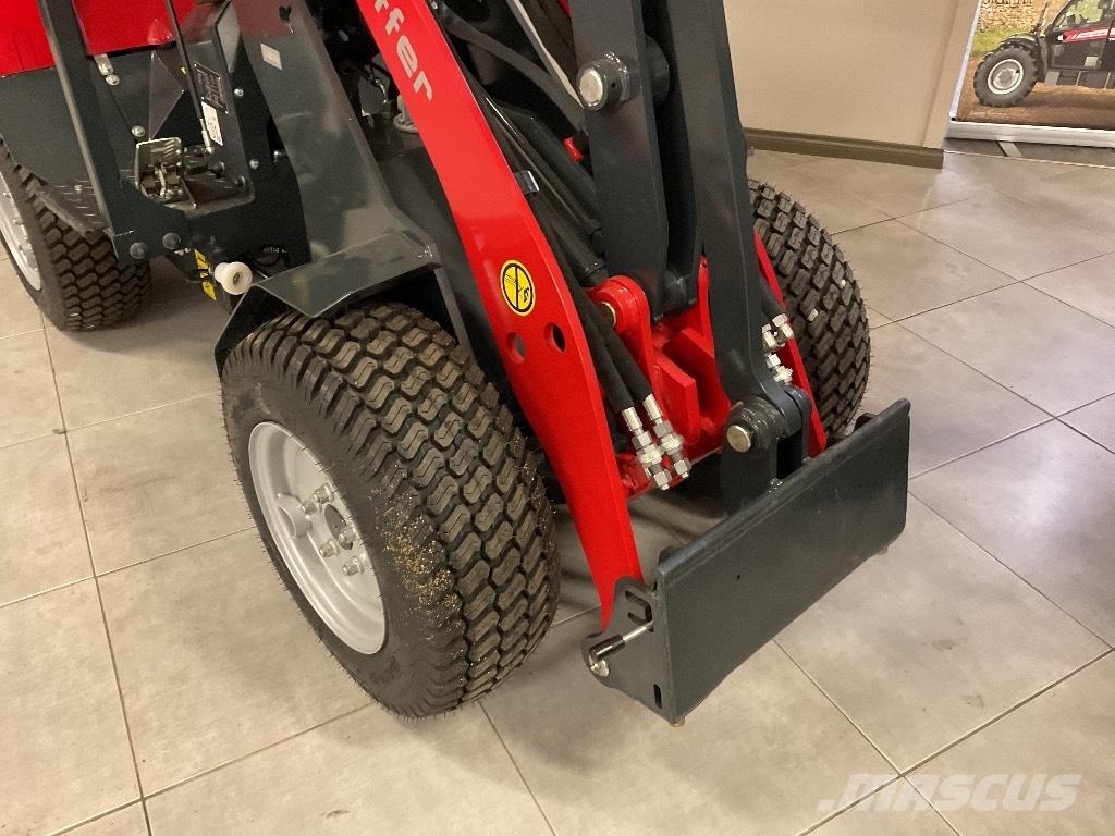 Schäffer 1622 FE 多目的ローダー