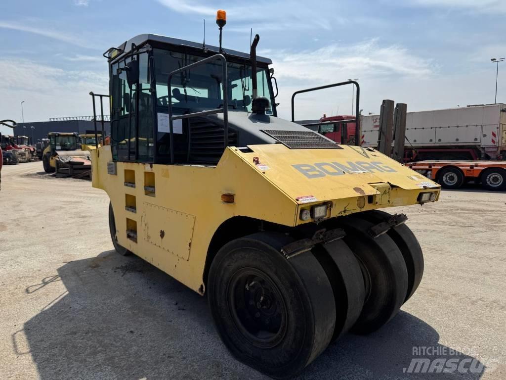 Bomag BW 24 R タイヤローラ