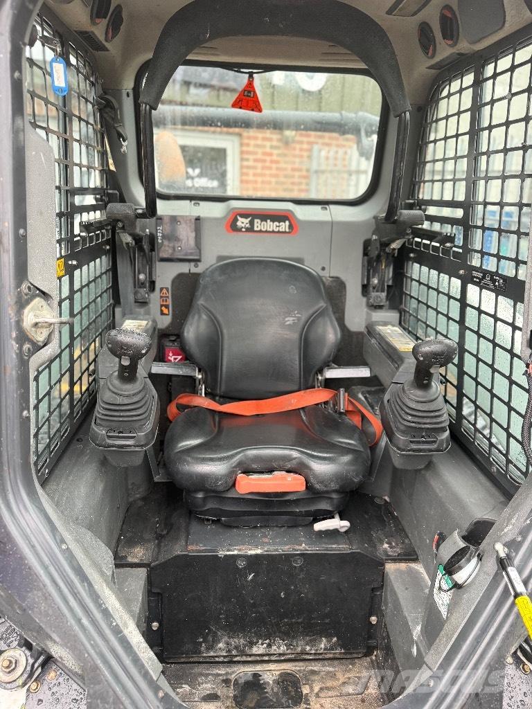 Bobcat T 66 クローラーローダー