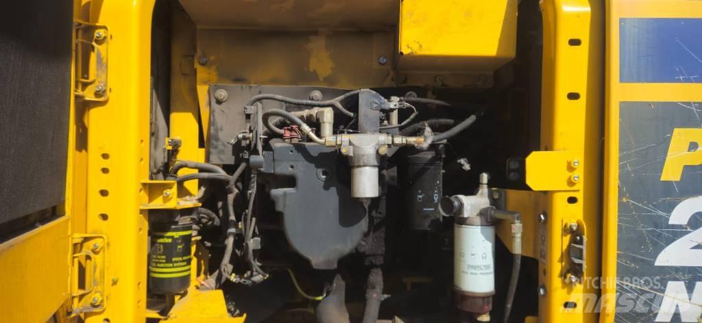 Komatsu PC240NLC-11 大型油圧ショベル12t以上（パワーショベル・ユンボ）