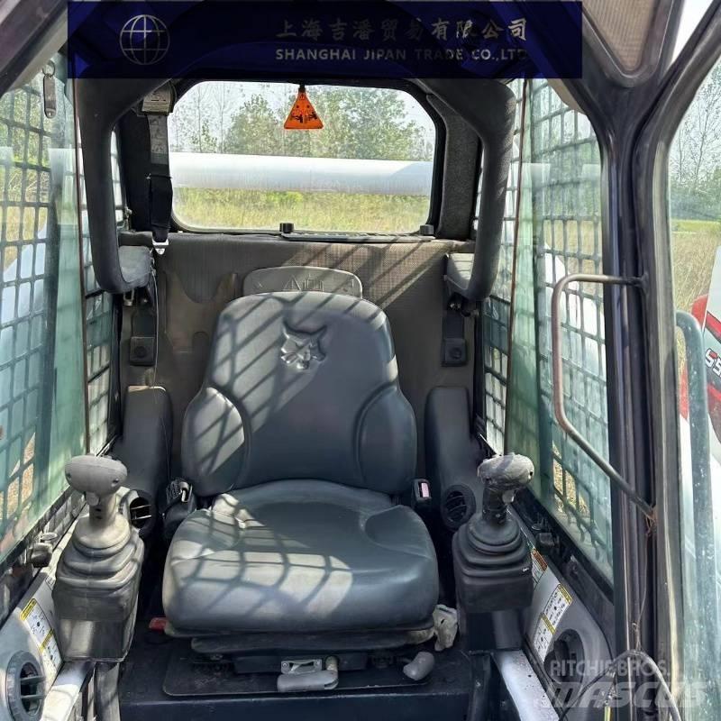 Bobcat S 330 スキッドステアローダー