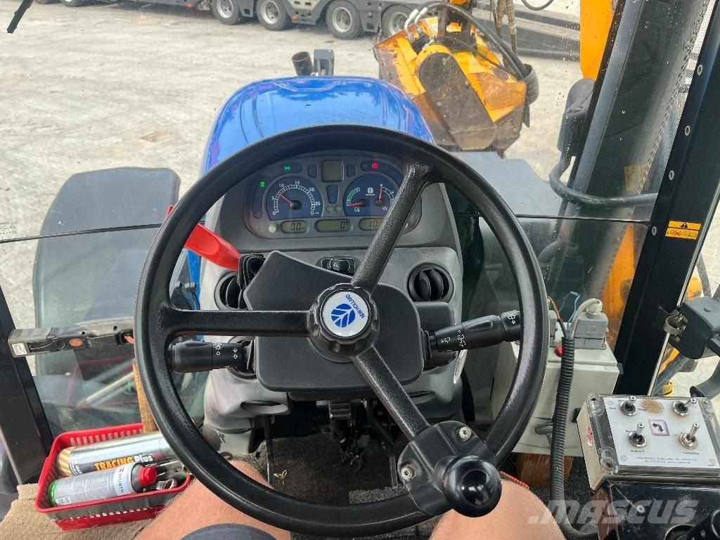 New Holland TS 115 A トラクター