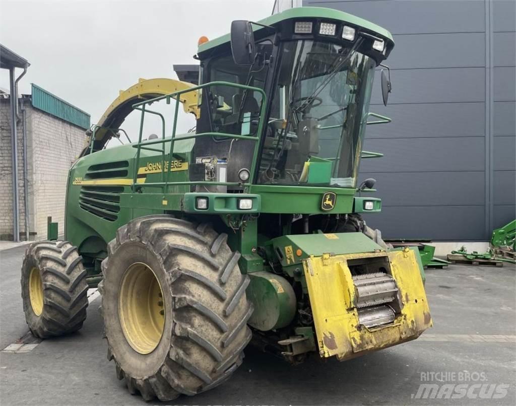 John Deere 7500 自走式フォレージハーベスター