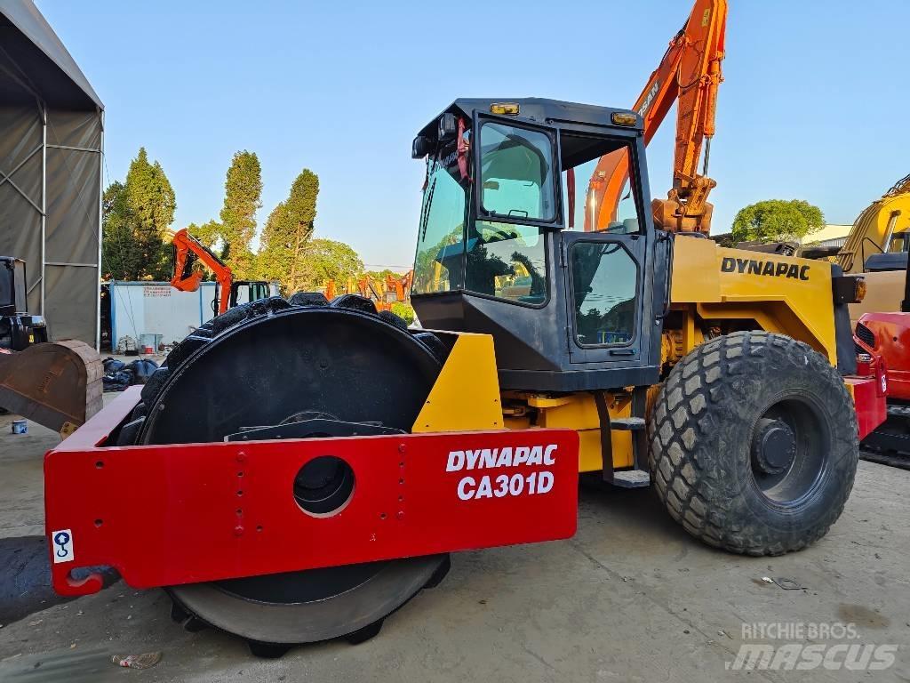 Dynapac CA 301 D 振動ローラ