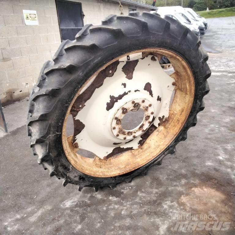 Taurus 9.5R44 タイヤ、ホイル、リム