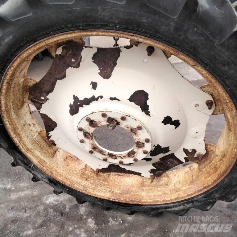 Taurus 9.5R44 タイヤ、ホイル、リム