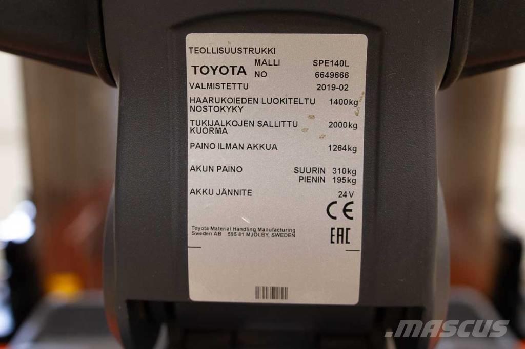 Toyota SPE 140 L 自走式スタッカー