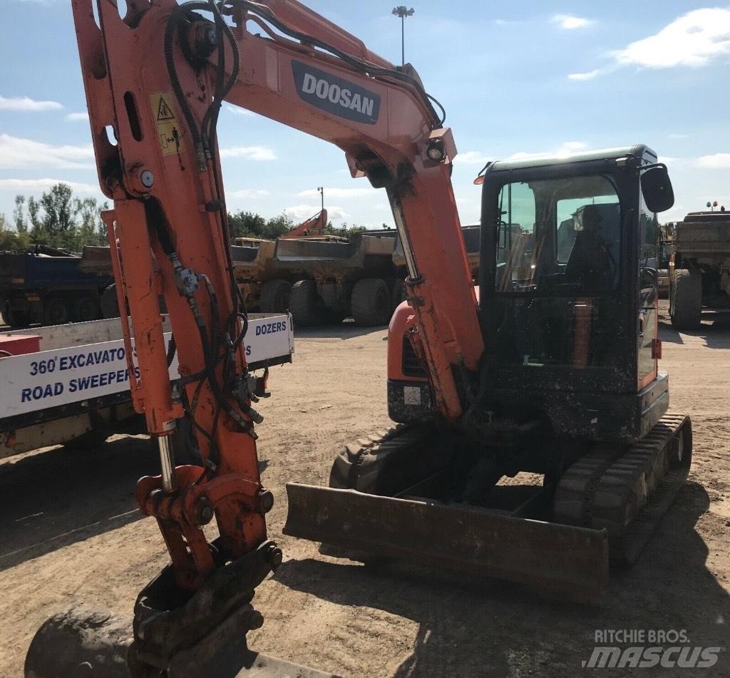 Doosan DX 60 R ミニ油圧ショベル 7t以下（ミニユンボ・ミニディガー）