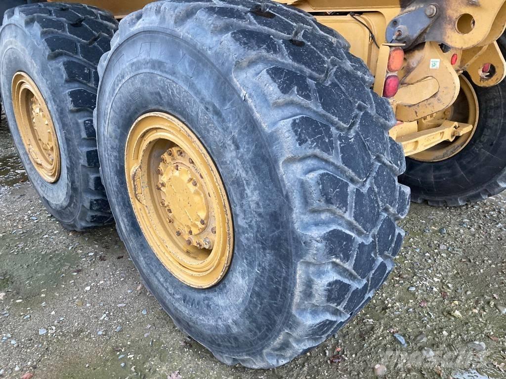CAT 730 C アーティキュレート式ダンプトラック