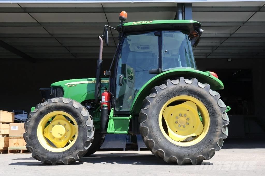 John Deere 5075 E トラクター