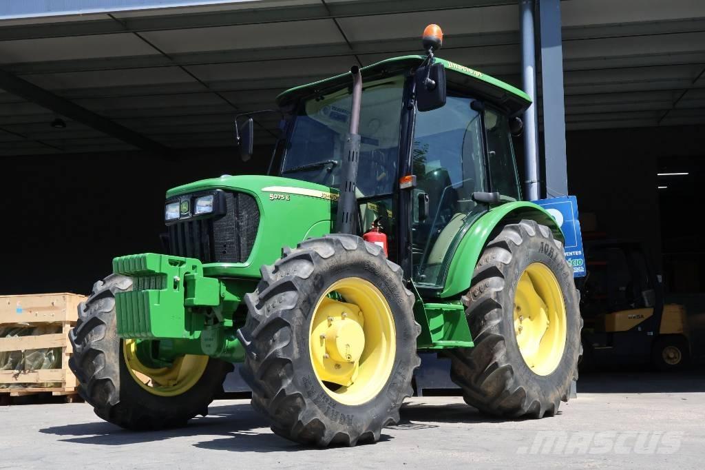 John Deere 5075 E トラクター