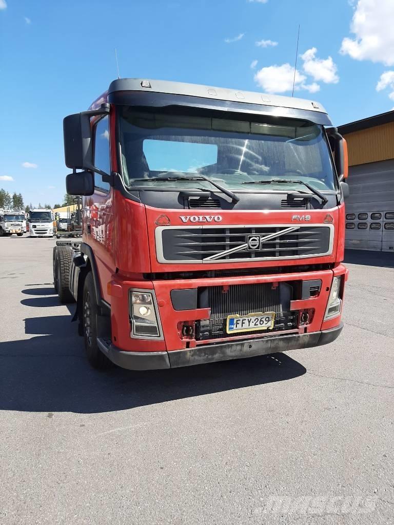 Volvo FM 9 キャブ付きシャーシ