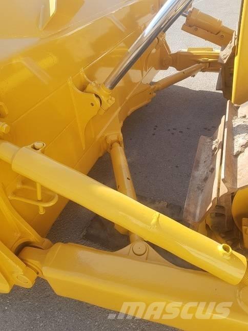 Komatsu D65EX-15 ブルドーザー