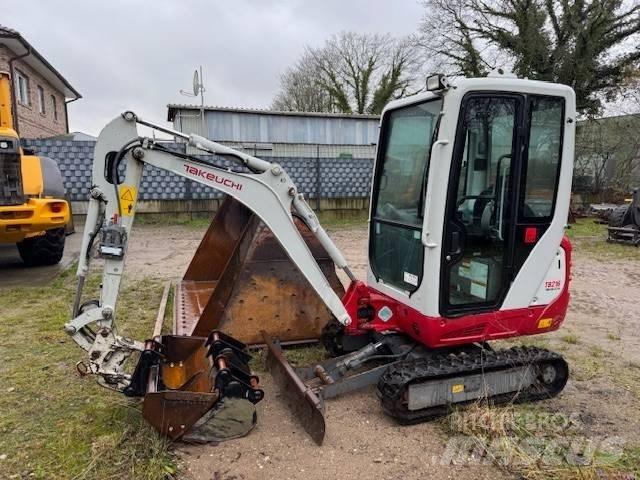 Takeuchi TB 216 V4 ミニ油圧ショベル 7t以下（ミニユンボ・ミニディガー）