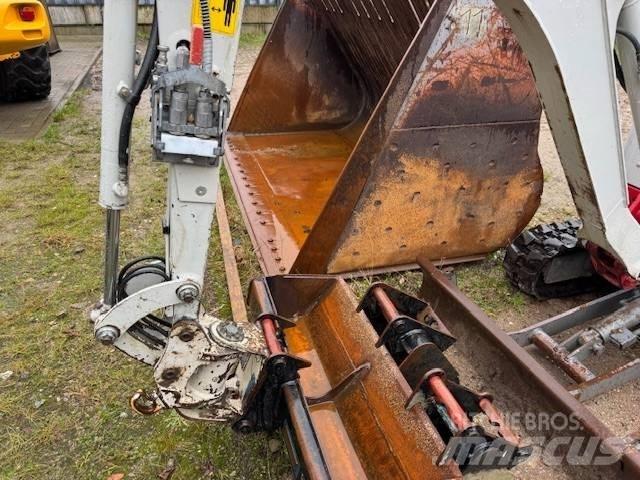 Takeuchi TB 216 V4 ミニ油圧ショベル 7t以下（ミニユンボ・ミニディガー）