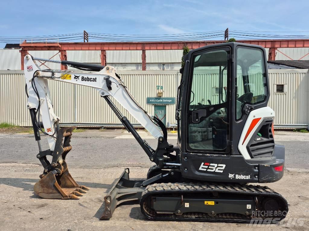 Bobcat E 32i ミニ油圧ショベル 7t以下（ミニユンボ・ミニディガー）