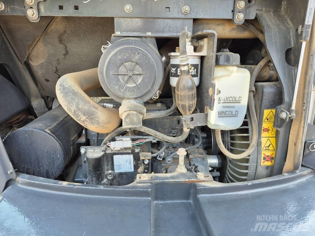 Bobcat E 32i ミニ油圧ショベル 7t以下（ミニユンボ・ミニディガー）