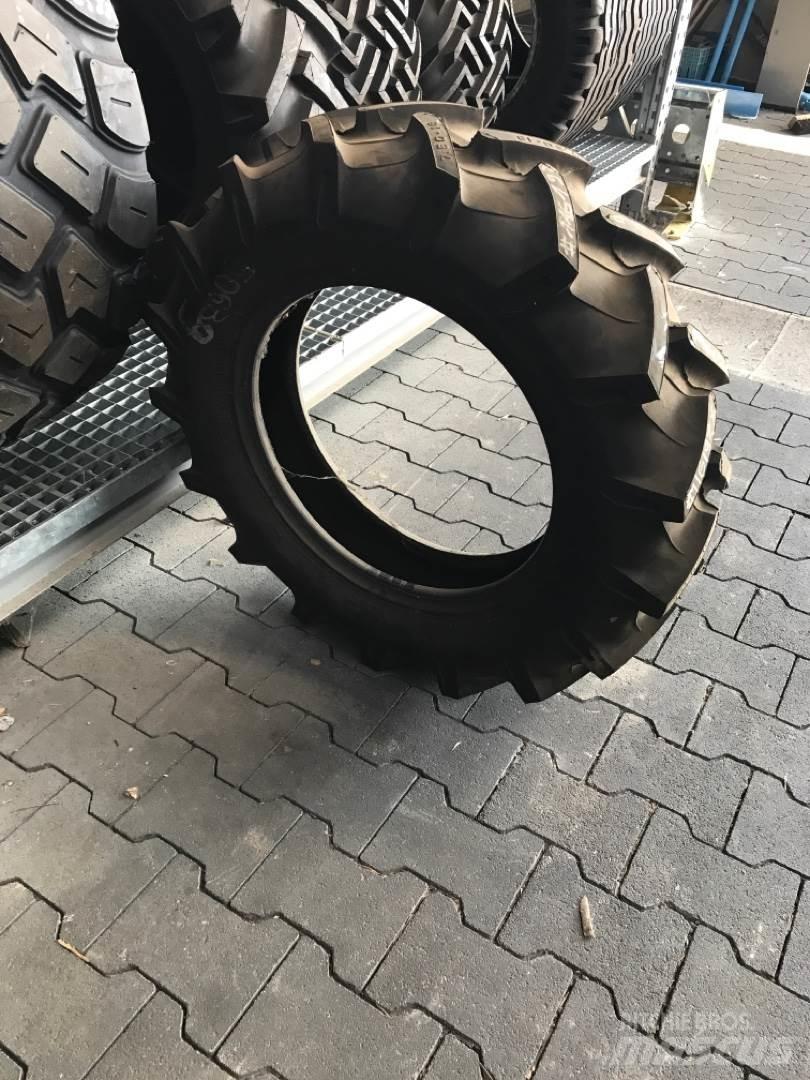Pirelli 7.50-18 タイヤ、ホイル、リム