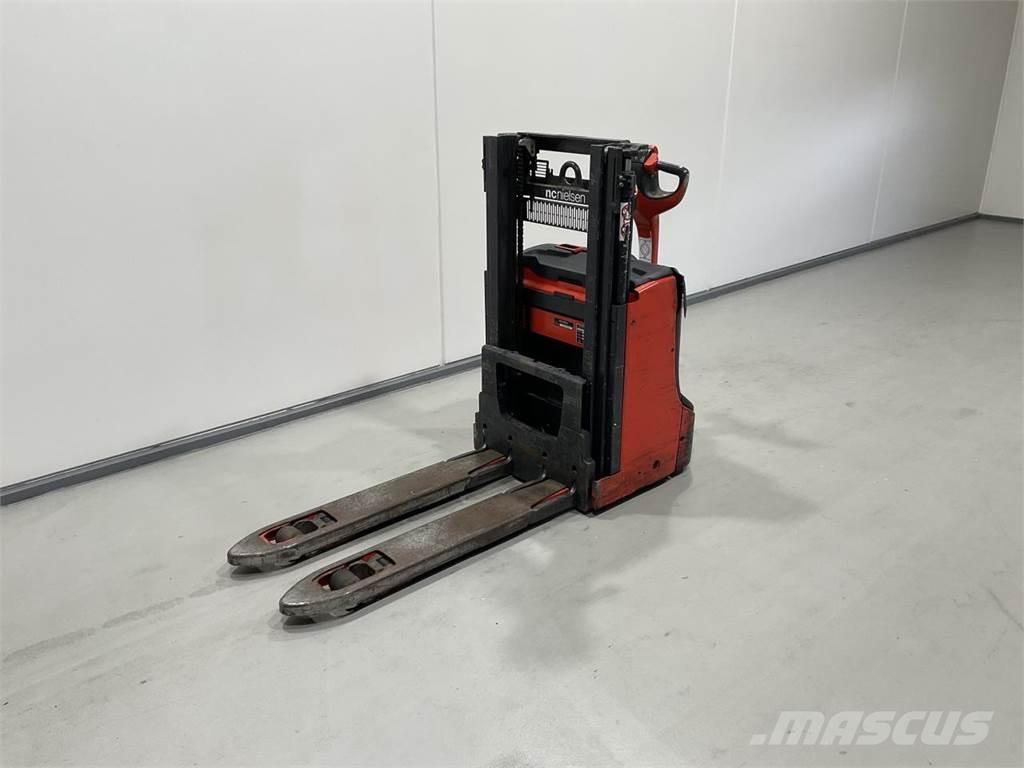 Linde D08 自走式スタッカー