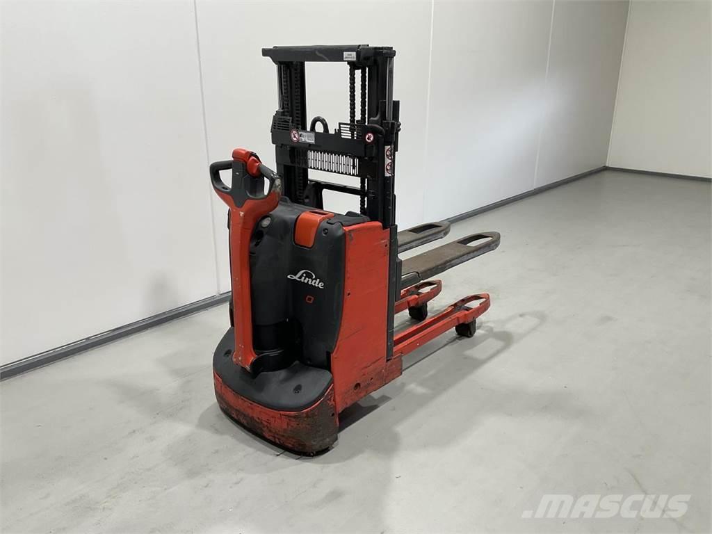 Linde D08 自走式スタッカー