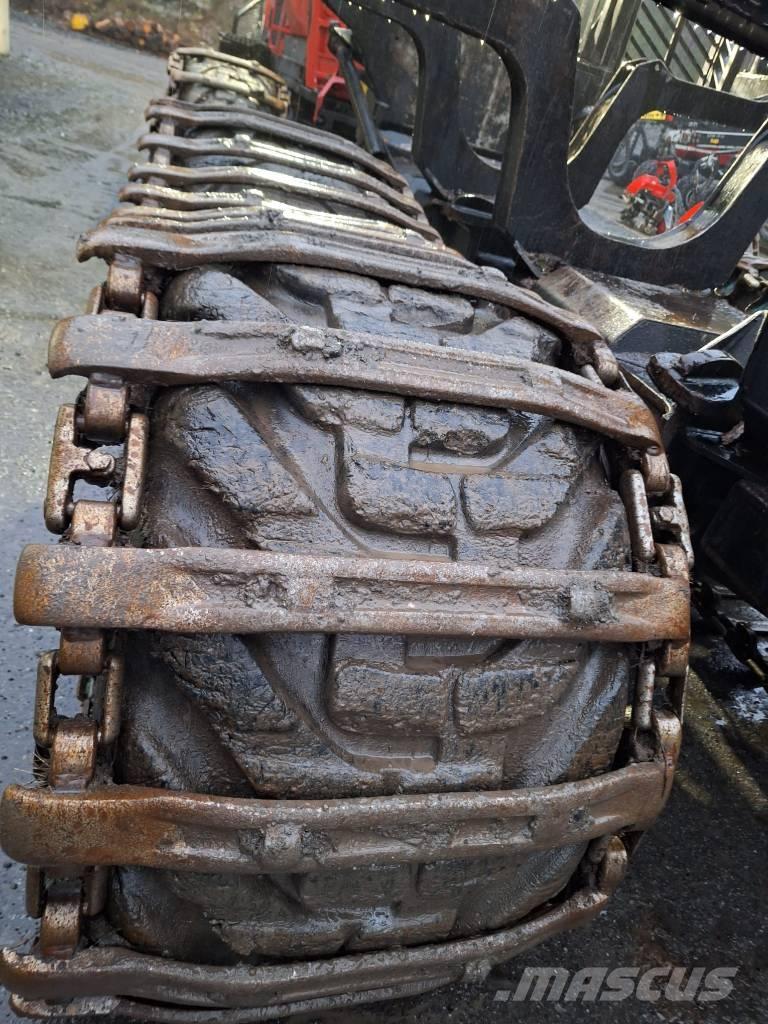 Komatsu 875 フォワーダー