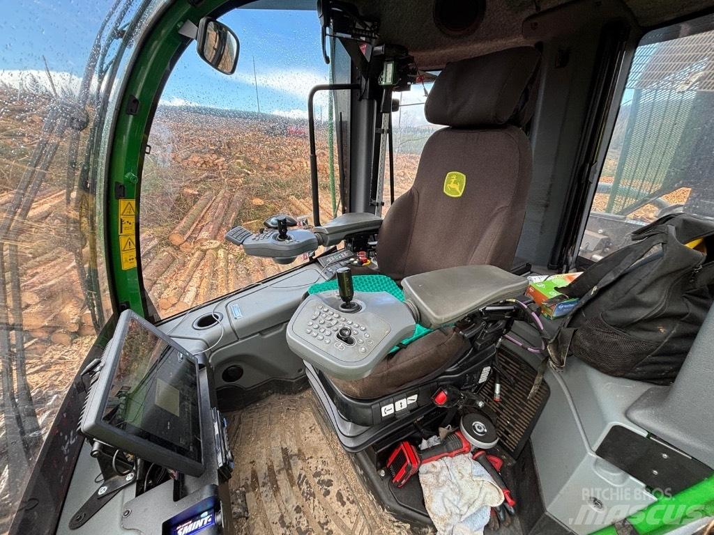 John Deere 1270G 8WD ハーベスター
