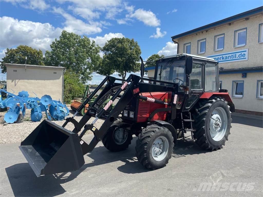 Belarus MTS 820 + FL トラクター