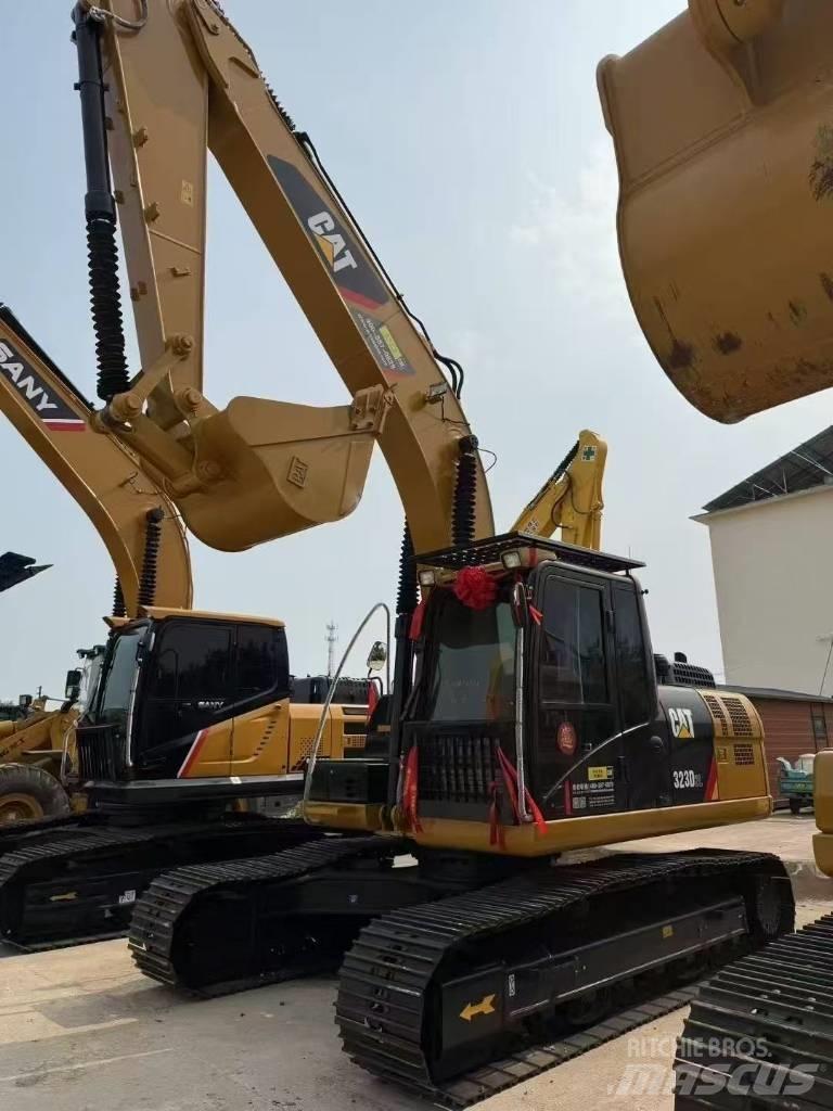 CAT 323D2L 大型油圧ショベル12t以上（パワーショベル・ユンボ）