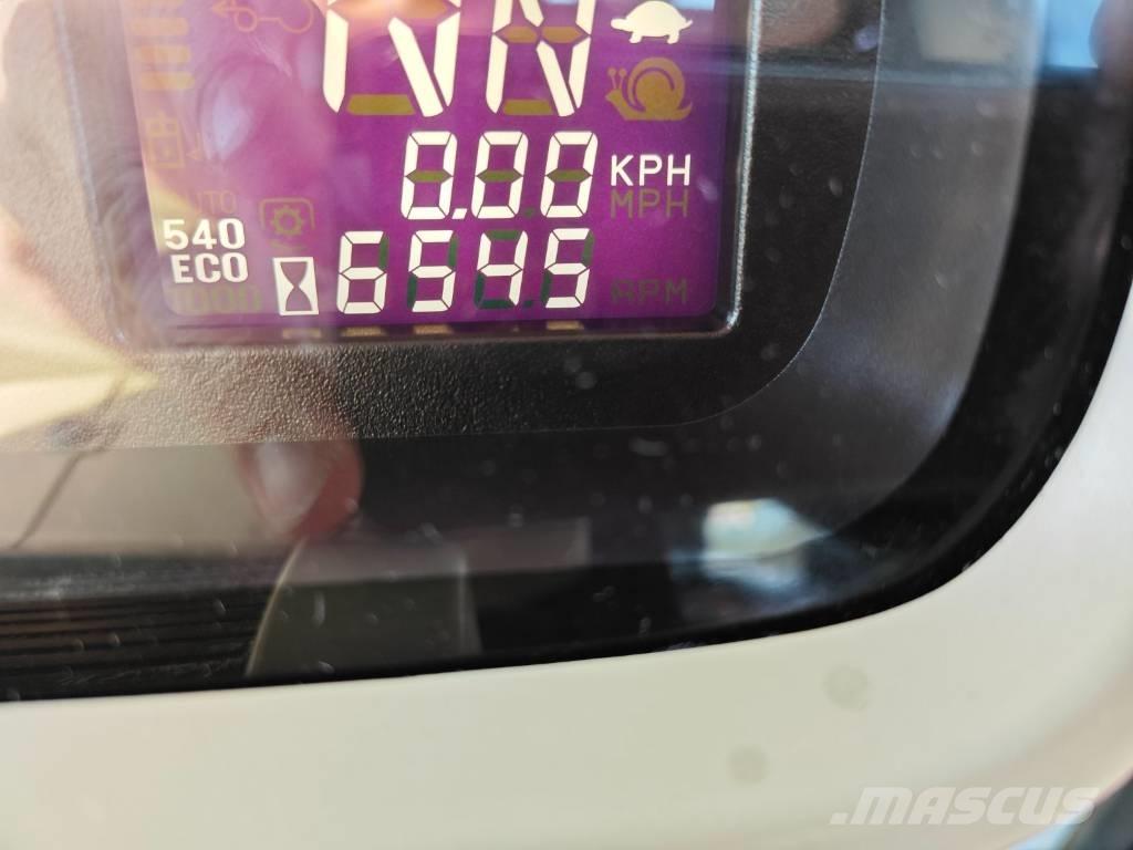 Massey Ferguson 7616 トラクター