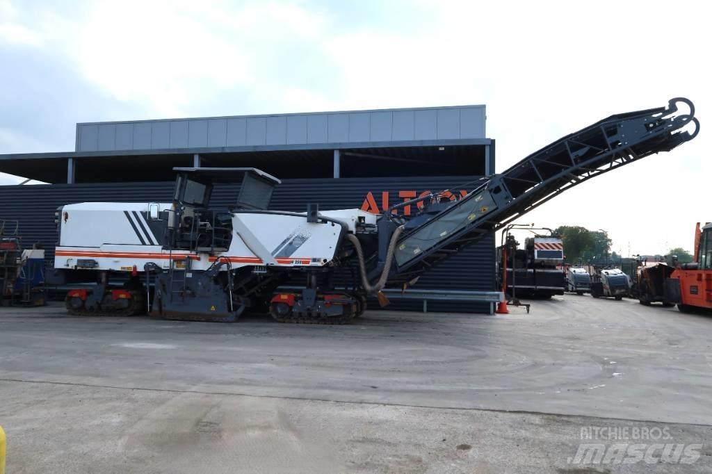 Wirtgen W250 アスファルトコールドミリングマシーン