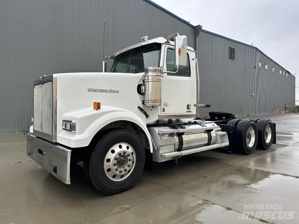 Western Star 4900 SF 中古トラクターヘッド | トレーラーヘッド