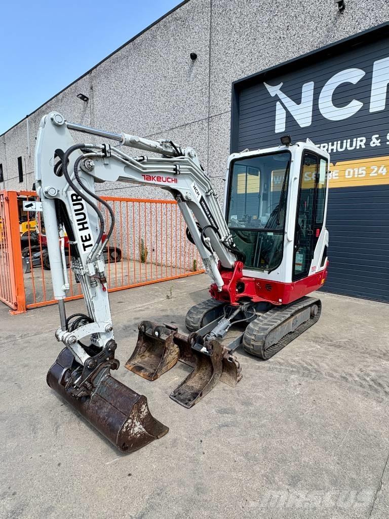 Takeuchi TB 225 ミニ油圧ショベル 7t以下（ミニユンボ・ミニディガー）