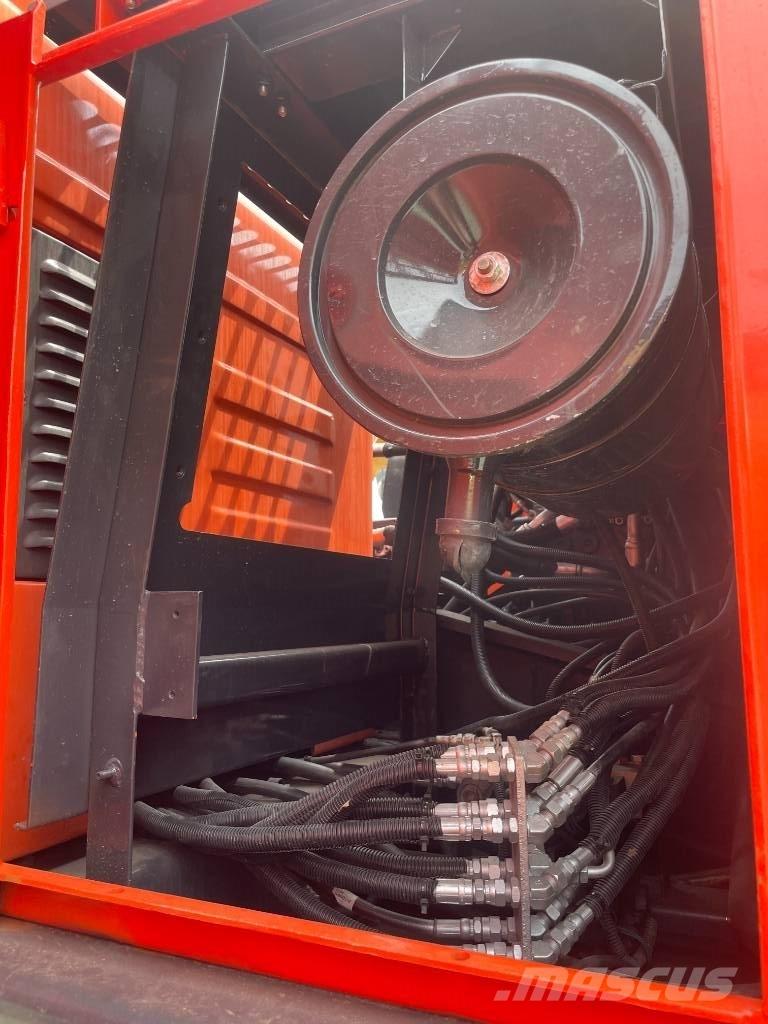 Doosan DX225LCA 大型油圧ショベル12t以上（パワーショベル・ユンボ）