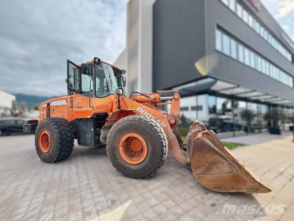 Doosan DL 300 ホイールローダー・タイヤショベル