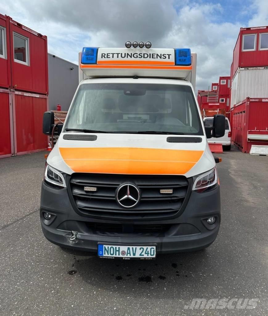 Mercedes-Benz 1000 救急車
