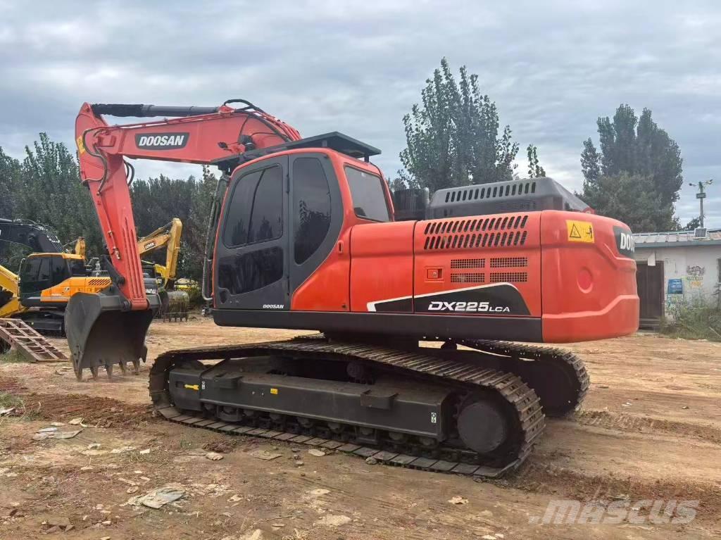 Doosan DX 225 大型油圧ショベル12t以上（パワーショベル・ユンボ）