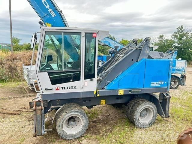 Fuchs MHL 320 廃棄物／工業産廃処理機