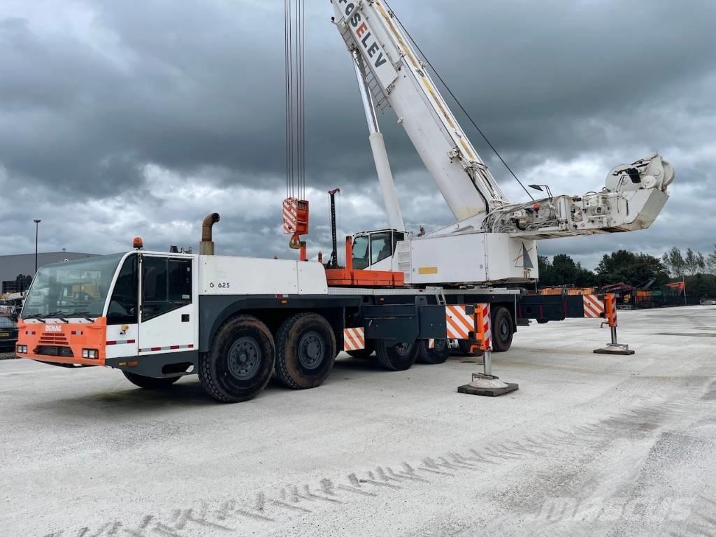Demag AC 300 オールテレーンクレーン