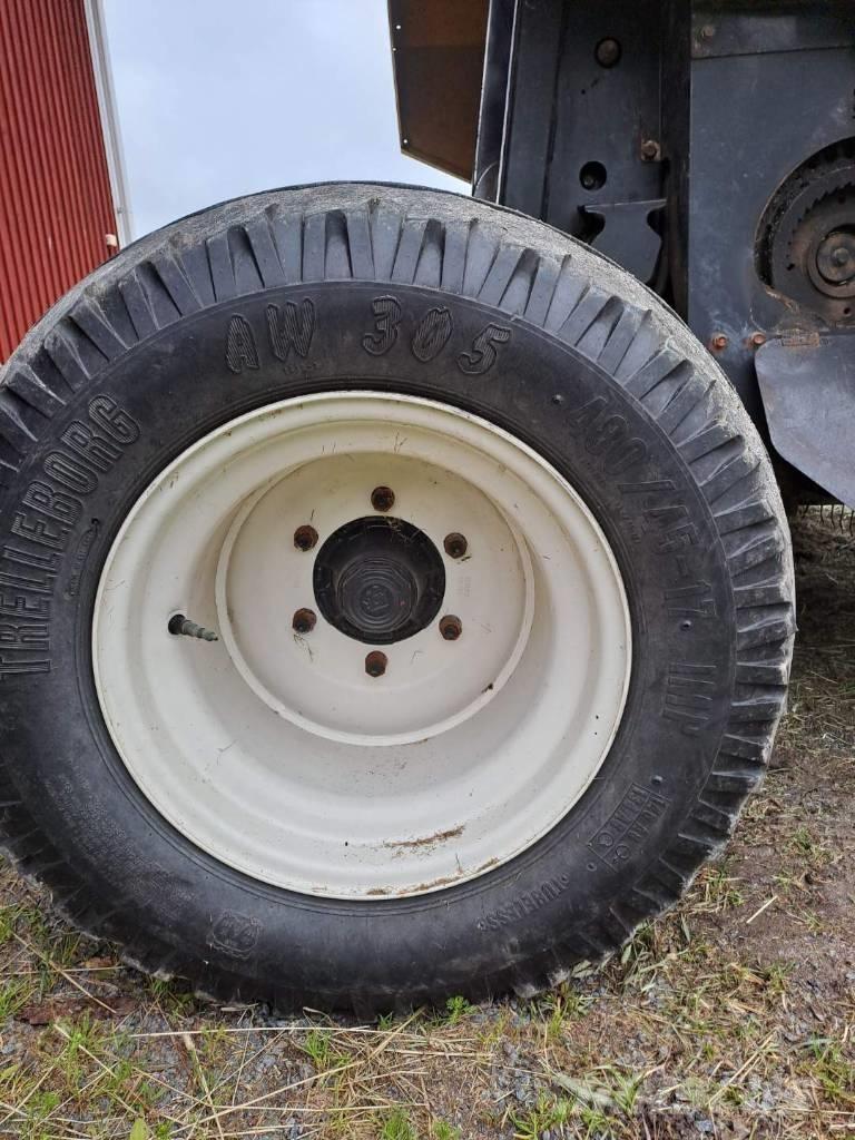 New Holland BR 7060 ラウンドベーラー