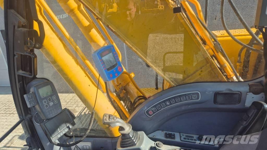 JCB JS 220 LC 大型油圧ショベル12t以上（パワーショベル・ユンボ）