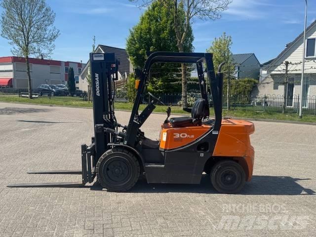 Doosan D30 Plus ディーゼル・軽油