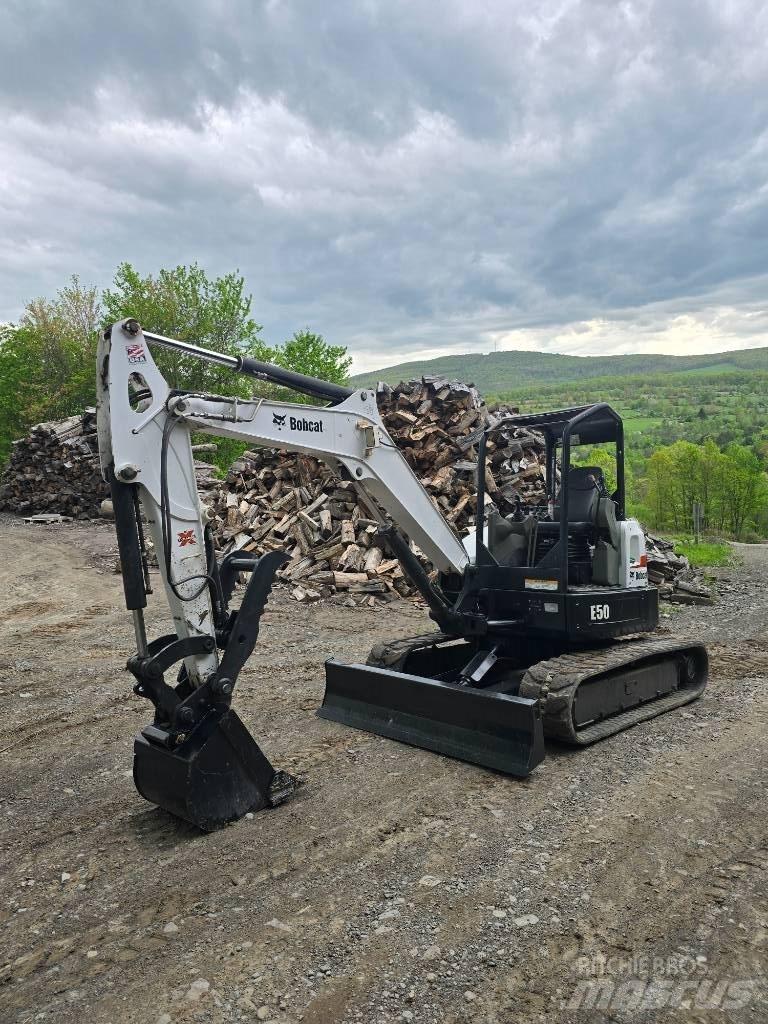 Bobcat E 50 ミニ油圧ショベル 7t以下（ミニユンボ・ミニディガー）