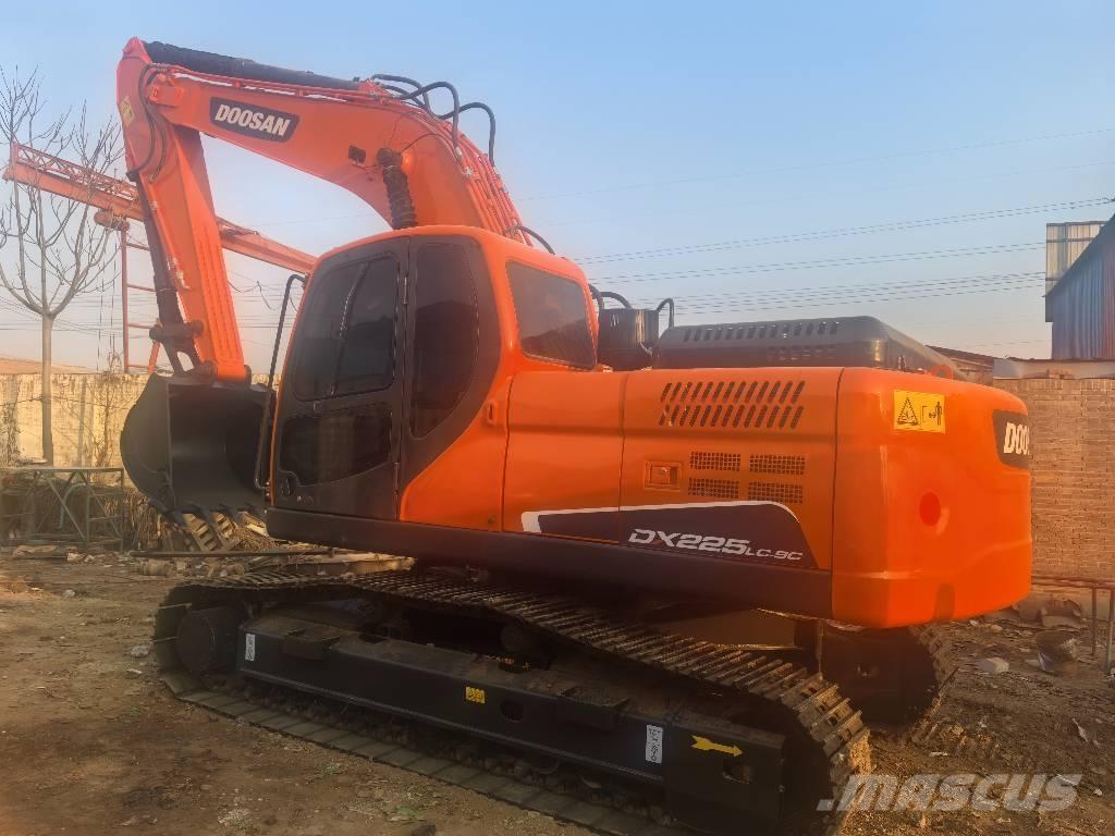 Doosan DX225 大型油圧ショベル12t以上（パワーショベル・ユンボ）
